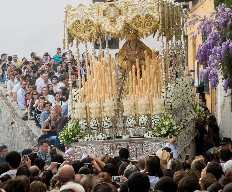 Procesión de la Virgen de la Aurora en la Semana Santa de Granada