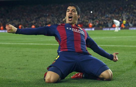 Luis Suárez celebra el segundo gol del Barcelona al Madrid.