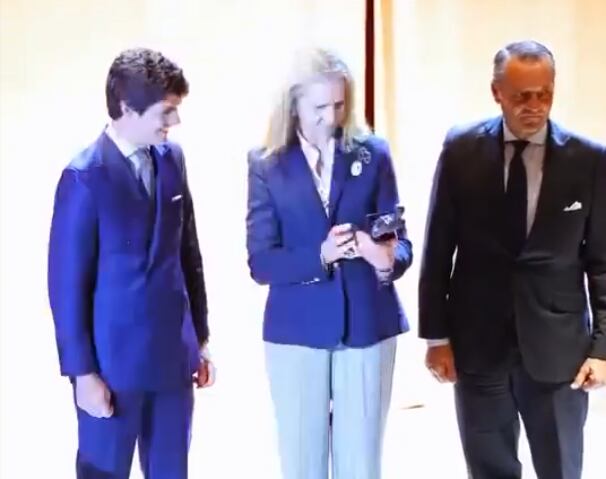 De izquierda a derecha, Pablo Aguado, la infanta Elena y el presidente del Círculo Cultural Taurino Pablo Aguado, Pedro Ignacio García Rivero