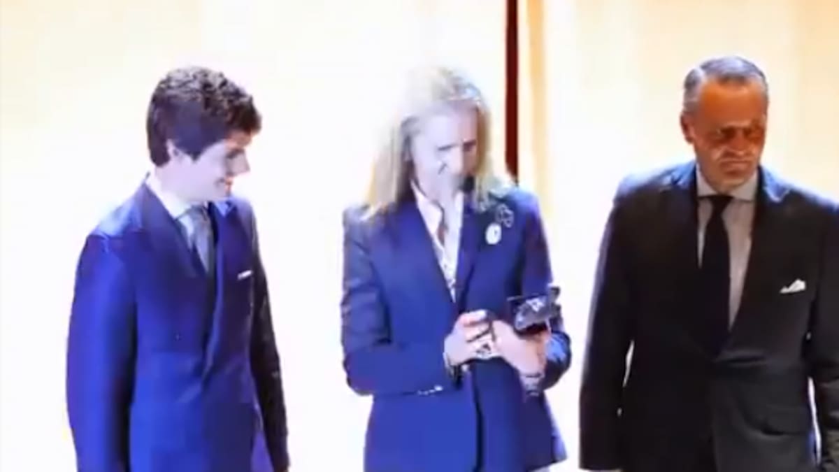 La infanta Elena recoge el premio del Círculo Cultural Taurino Pablo Aguado