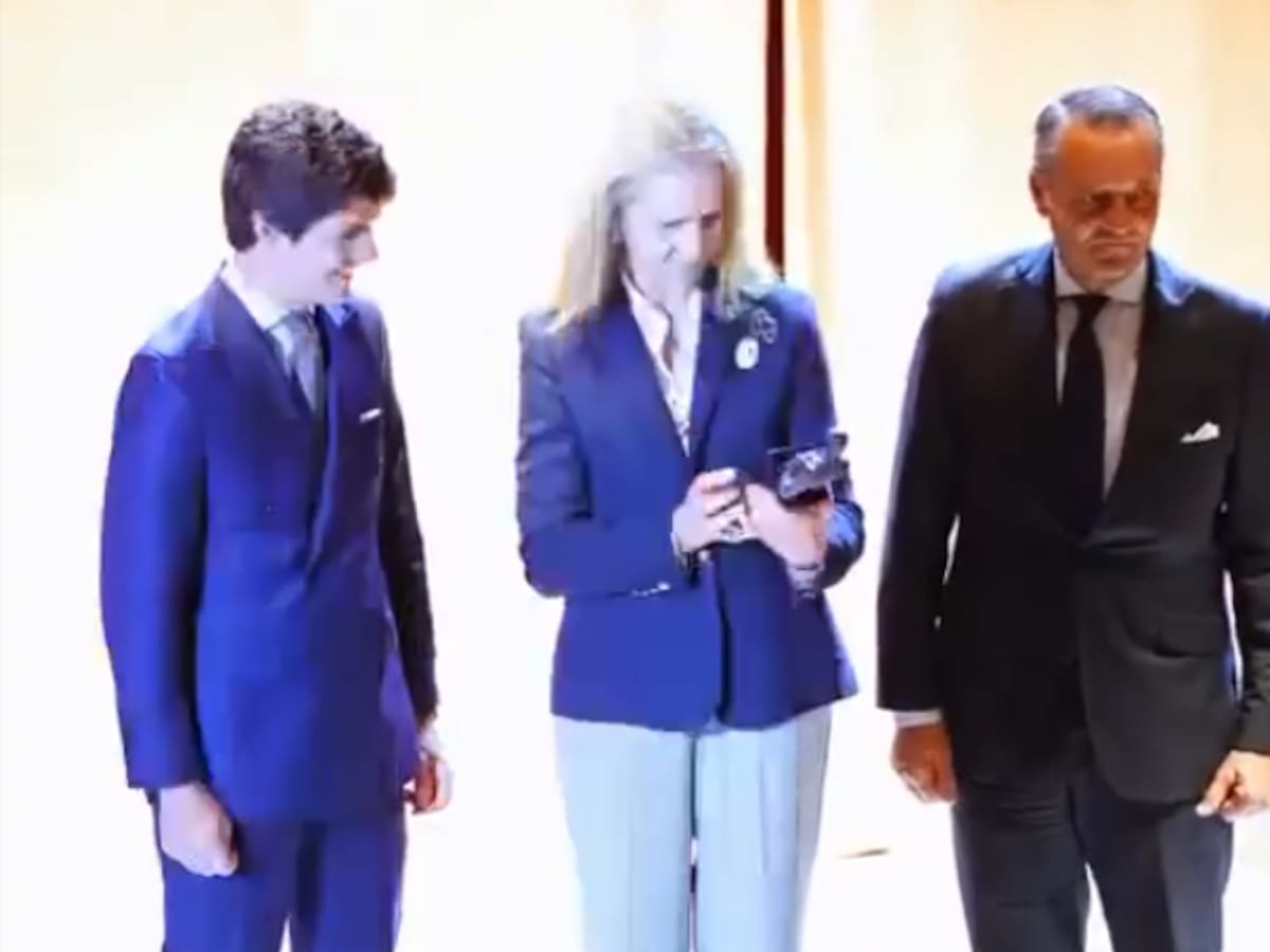 La infanta Elena recoge el premio del Círculo Cultural Taurino Pablo Aguado