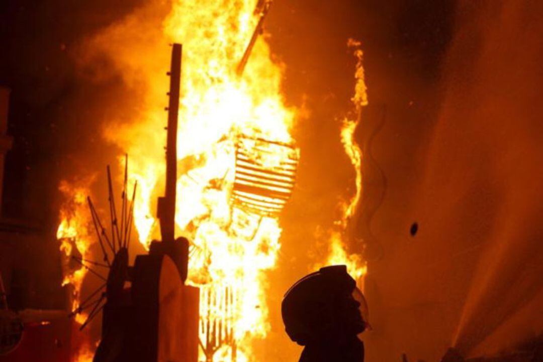 Cremá de una Hoguera en San Vicente