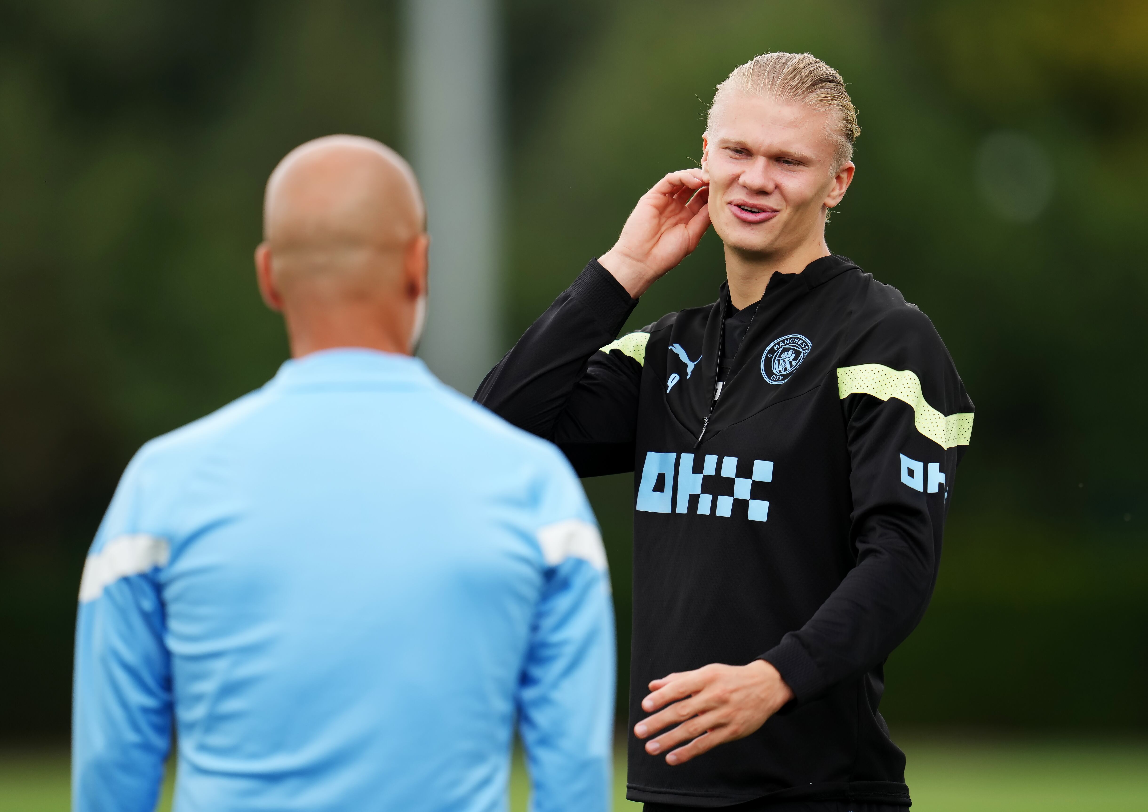 Haaland y Guardiola en un entrenamiento del Manchester City.