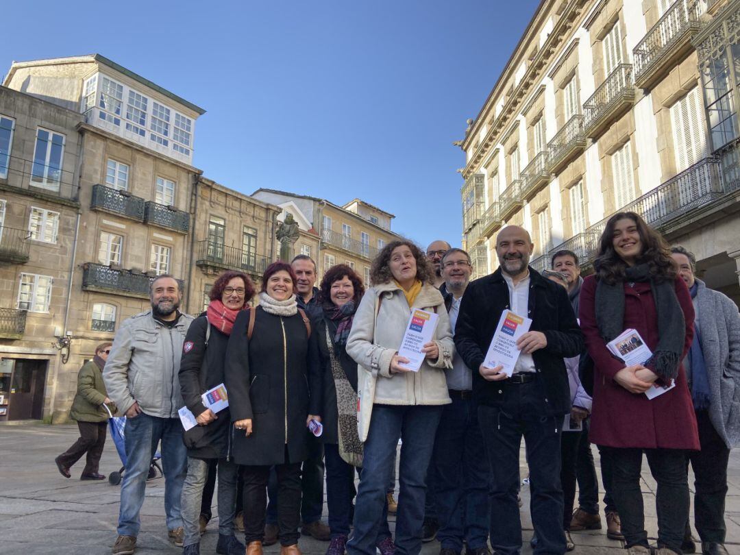 Néstor Rego y Goretti Sanmartín, en primer término, en Santiago.