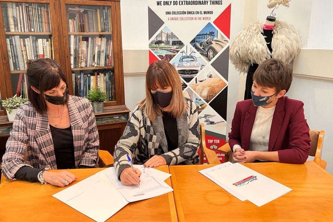 Firma del convenio entre Bioparc Fuengirola y el Museo Automovilístico & de la Moda