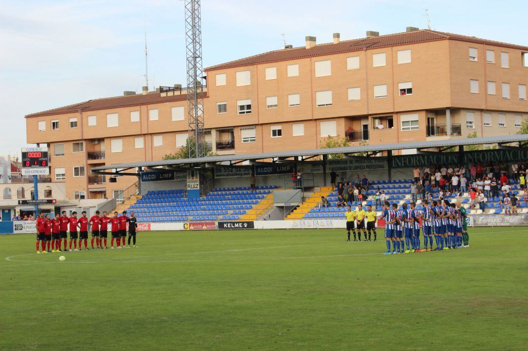 Minuto de sliencio inicial en un partido de esta pasada temporada