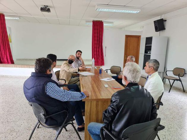 Reunión de afectados en Sierra Bermeja con la Junta de Andalucía