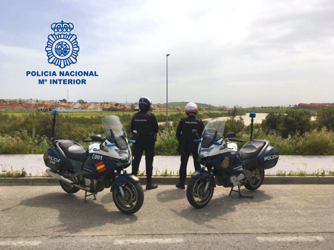 Dos agentes de la Policía Nacional