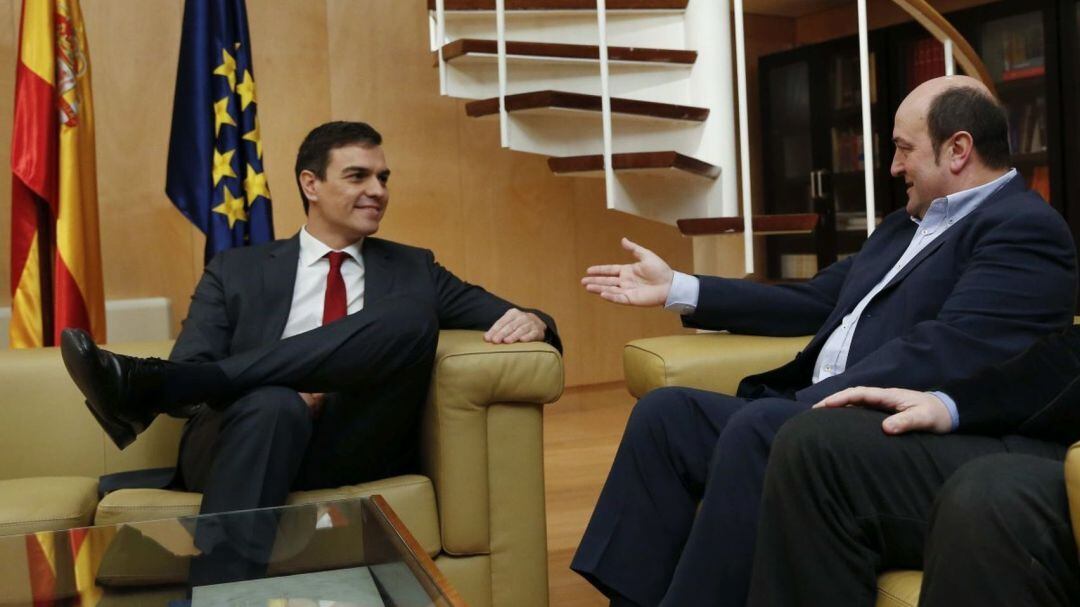 Pedro Sánchez y Andoni Ortuzar