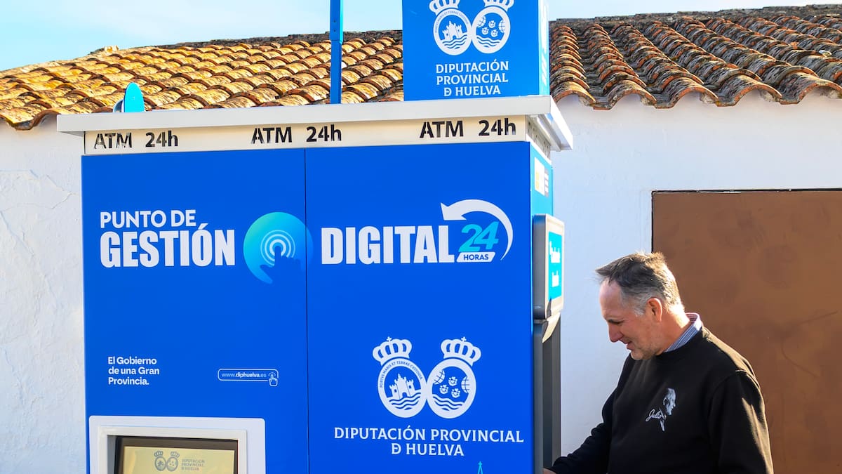 El nuevo encuentro de 'La España Despoblada' en Valdelarco aterriza en la sierra en plena instalación de cajeros automáticos