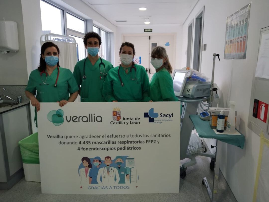 Supervisora Críticos pediátricos, Intensivista pediátrico, Enfermera UCIP y Técnico auxiliar de cuidados de enfermeria