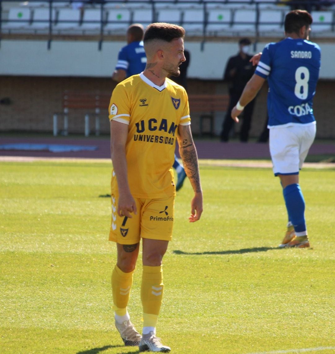 Javi Moreno en el partido ante el San Fernando