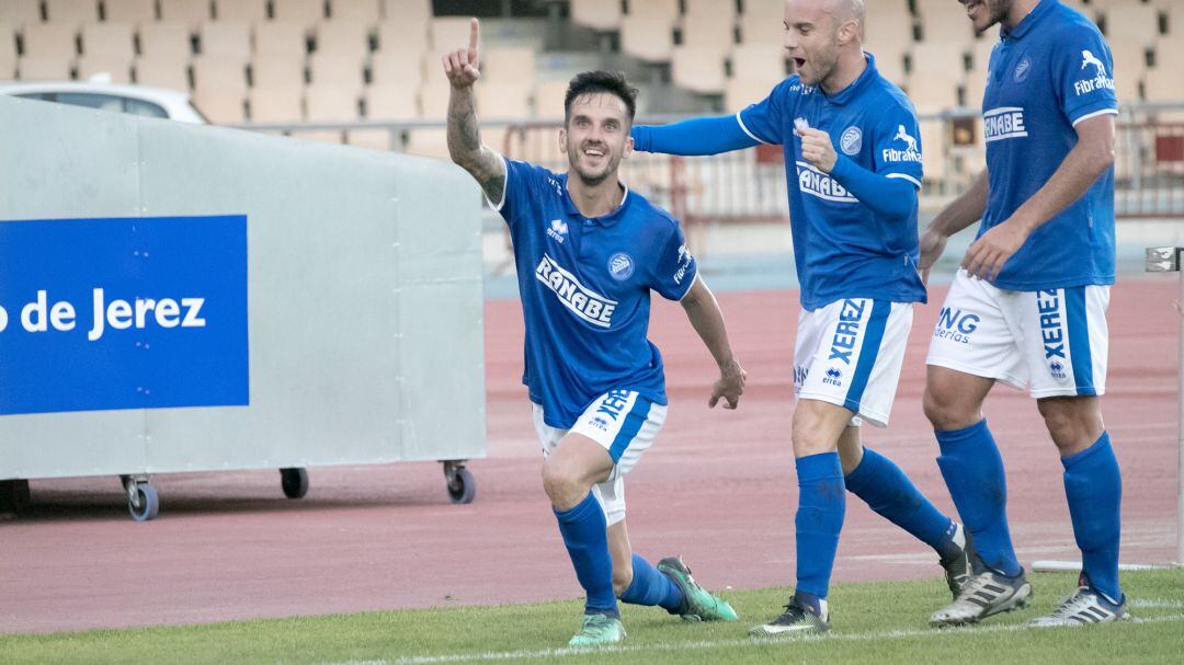 Jugadores del Xerez DFC celebrando un gol en Chapín