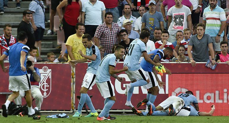Los jugadores del Eibar celebran el gol de Enrich en el minuto 93