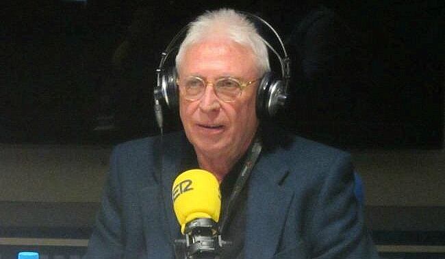 Raimon, en una imatge d'arxiu, als estudis de la Cadena SER