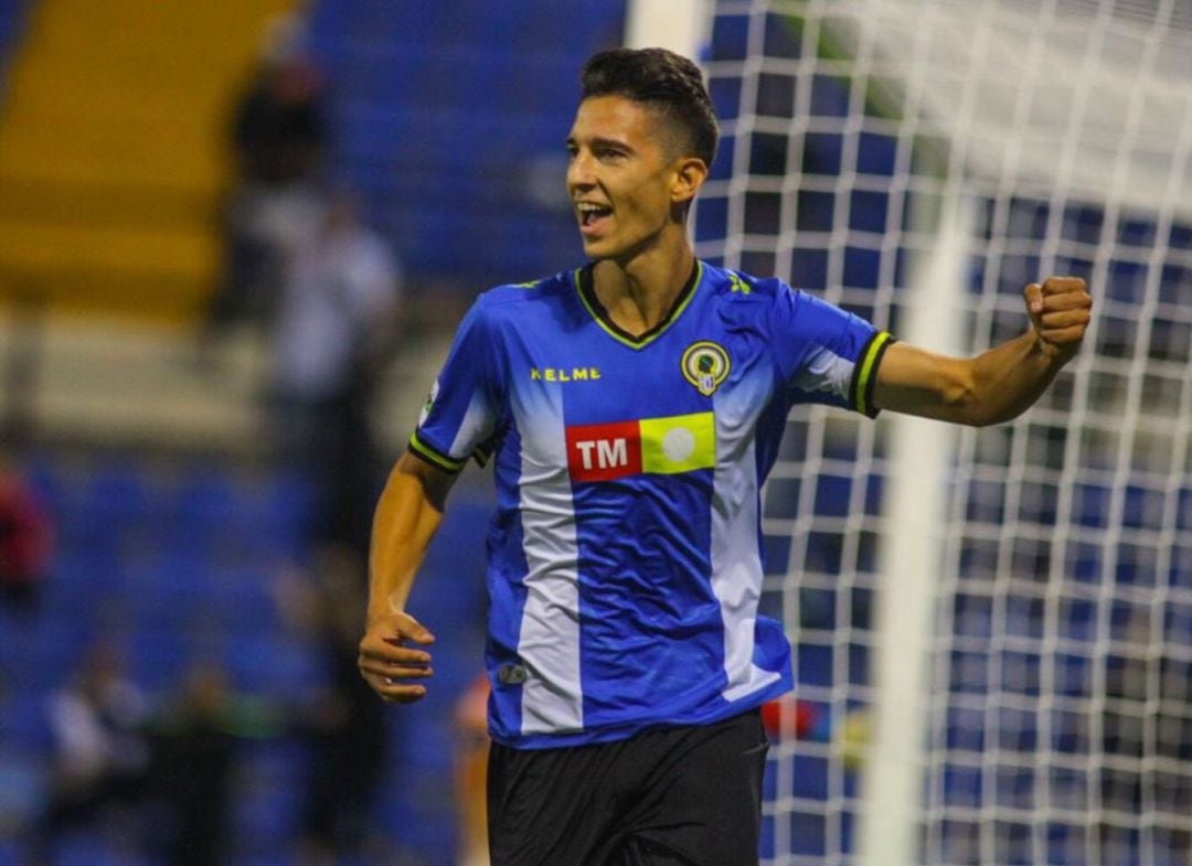 Alejandro Tari celebra su gol ante Formentera