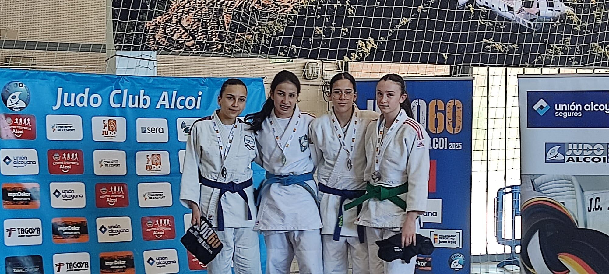 Competidores del club de judo Vanessa Arenas
