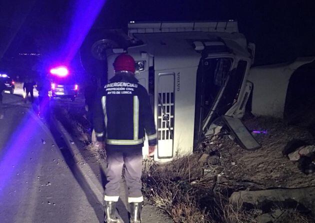 Camión accidentado en Zarcilla de Ramos (Lorca)