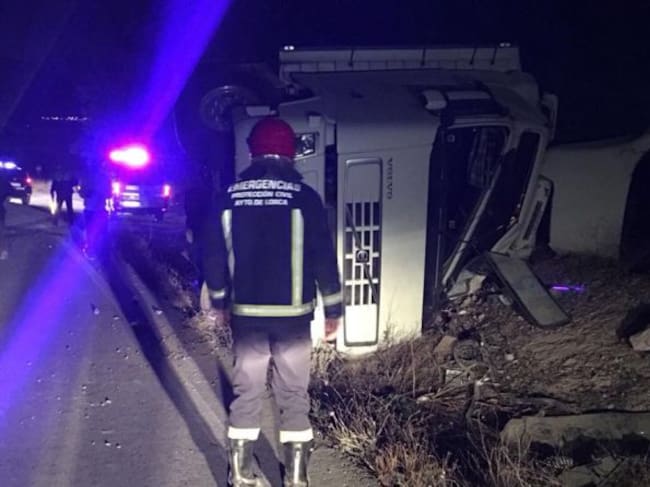 Camión accidentado en Zarcilla de Ramos (Lorca)