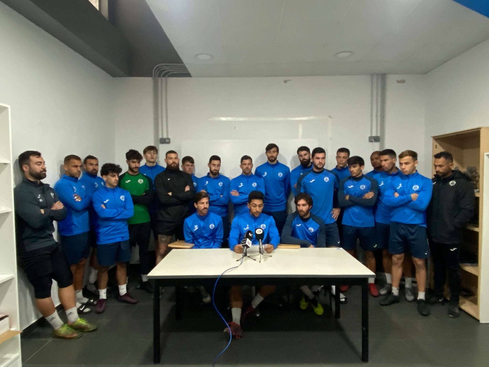 Momento del comunicado de los jugadores del CF Gandia