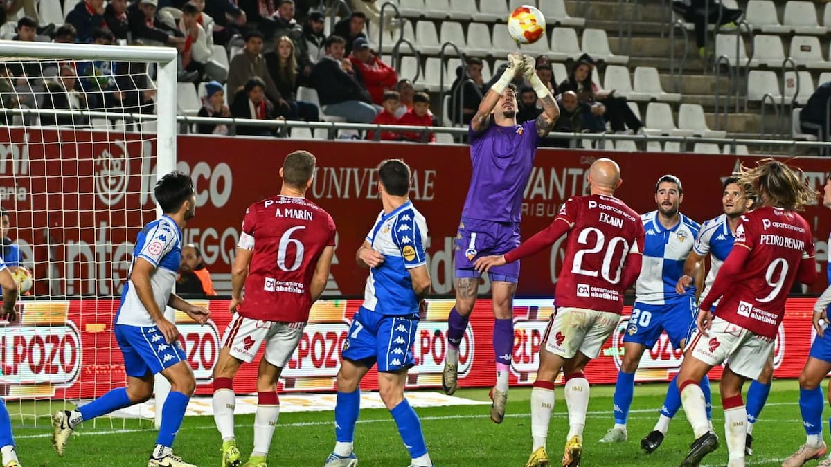 El Sabadell gana en el Enrique Roca y frena la buena racha del Real Murcia