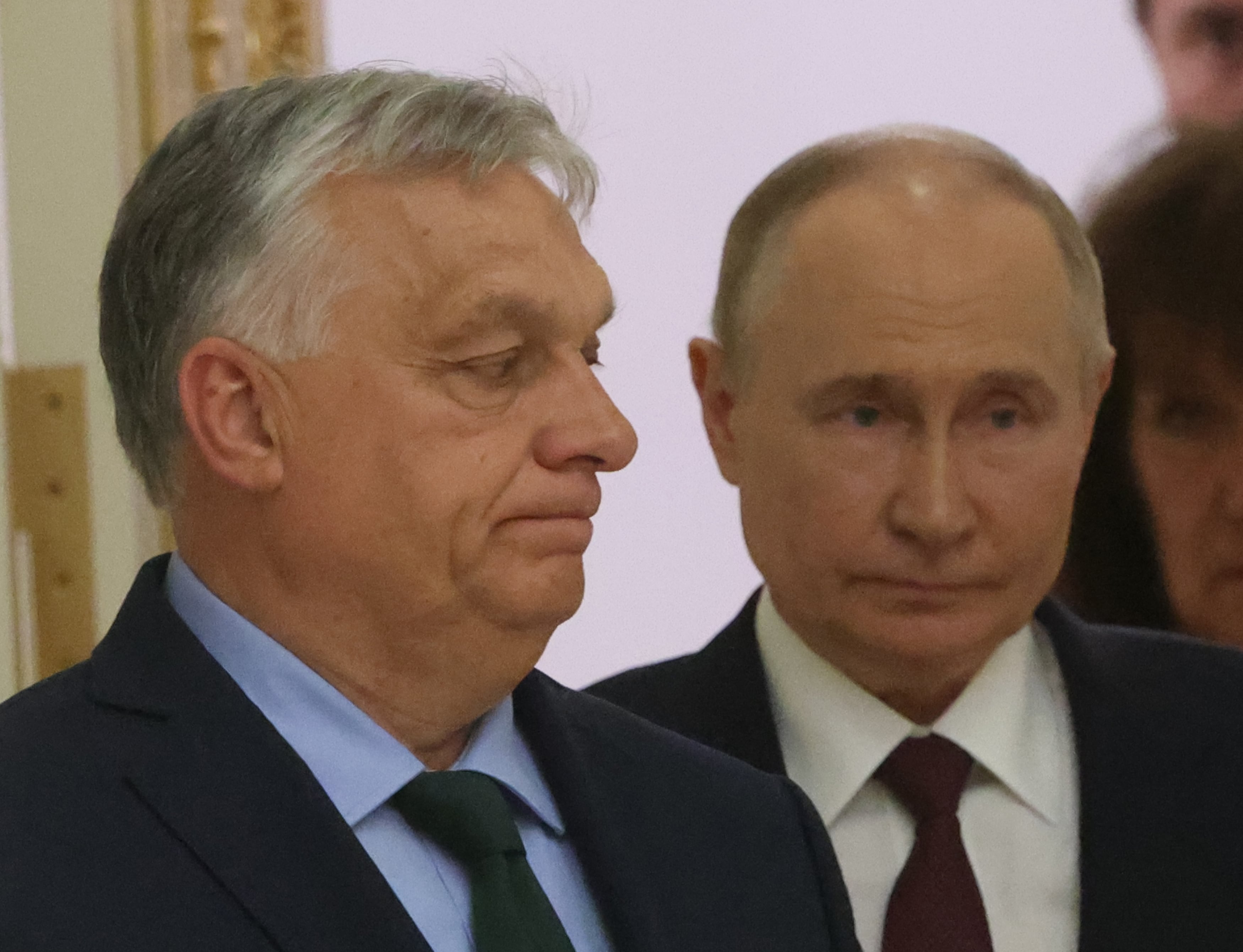 Vladimir Putin y Viktor Orban antes de entrar en la rueda de prensa en Moscú