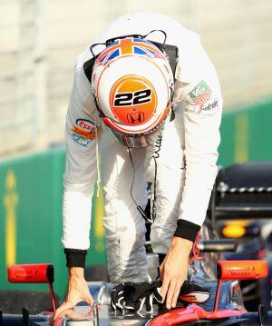 Button sale de su monoplaza al término del GP de Australia.