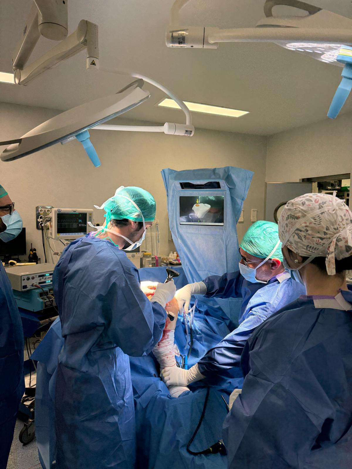 Cirugía a navegada en prótesis de rodilla en el hospital Vithas