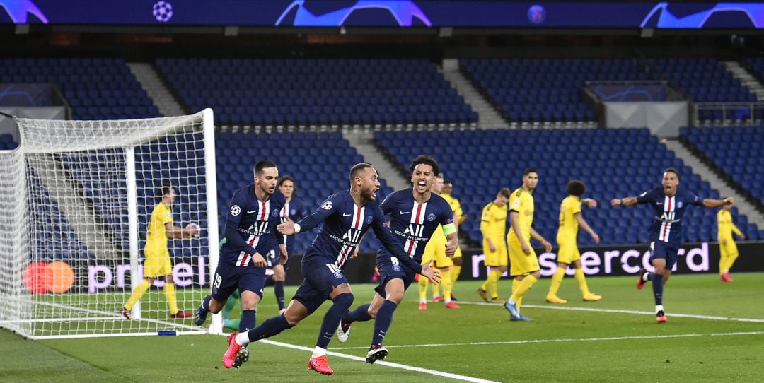 Neymar celebra el primer gol del PSG ante el Dortmund en París