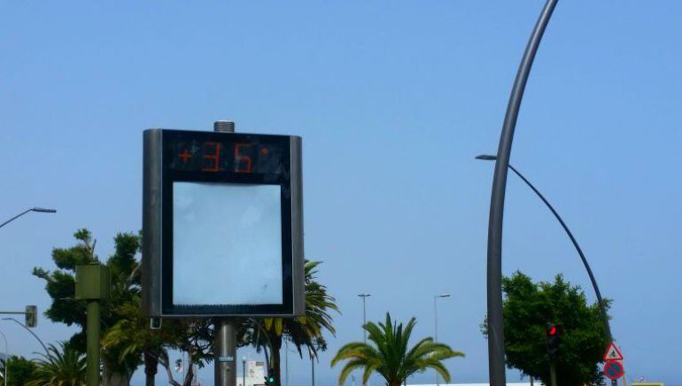 Reloj-termómetro en Santa Cruz de Tenerife