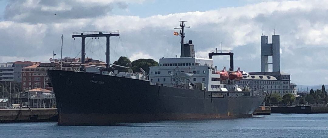 Barco atracado en el puerto de A Coruña