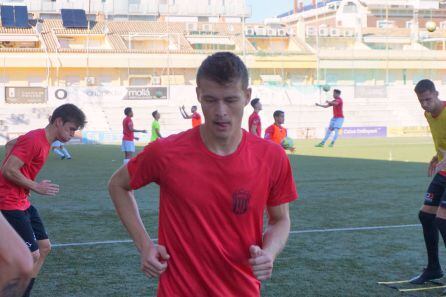 Dani Salazar calentando