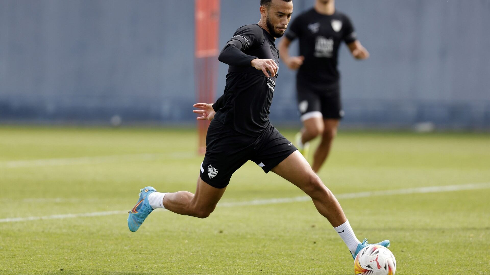 Hicham saltó al césped en la última fase de su recuperación