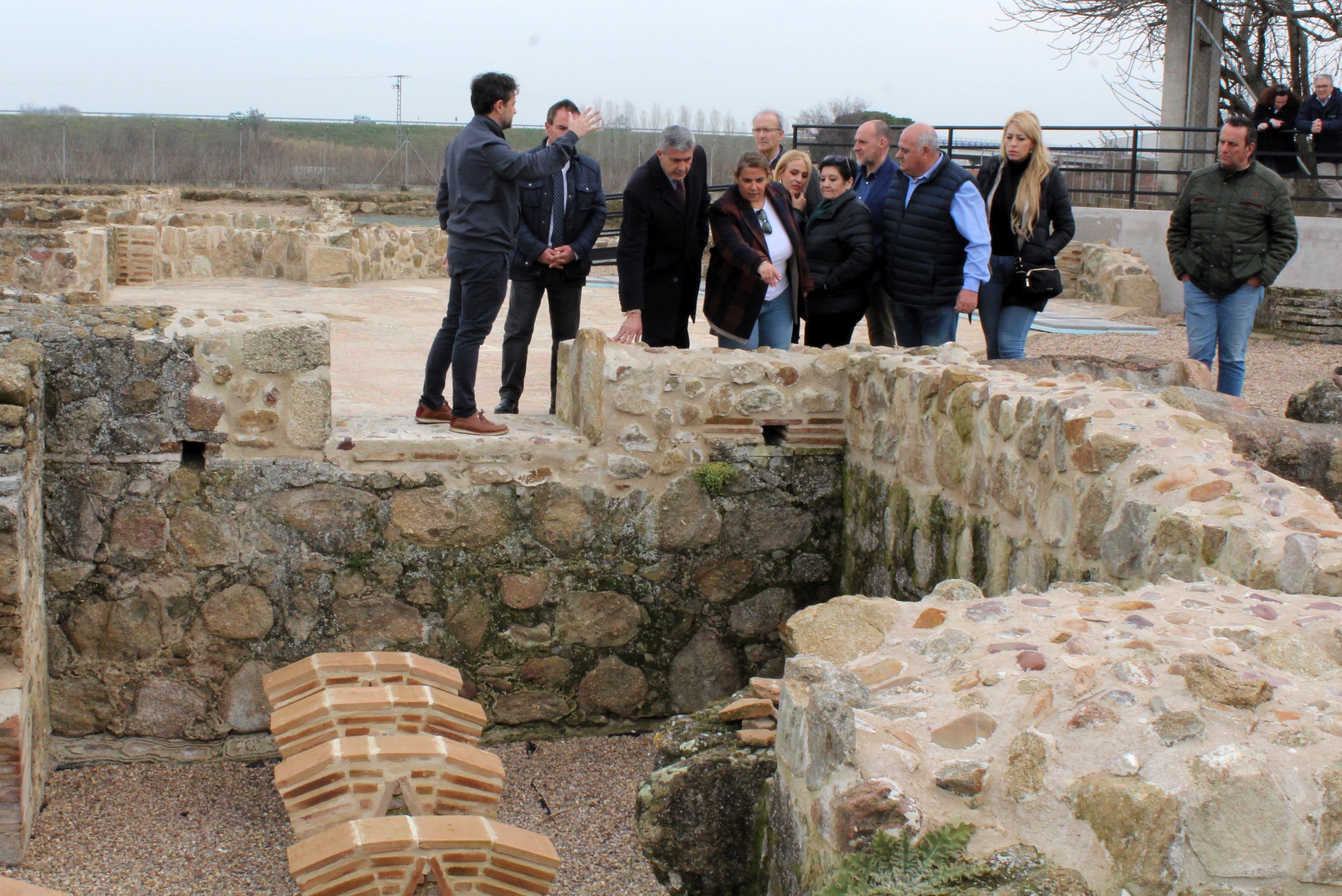 Autoridades en la villa romana &#039;El Saucedo&#039;