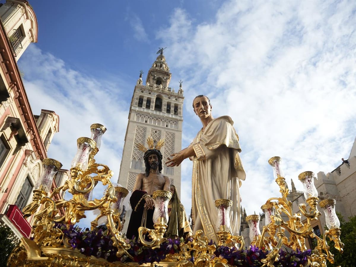 Los Javieres estrena nueva sede en un Martes Santo con cambios en el orden de la nómina