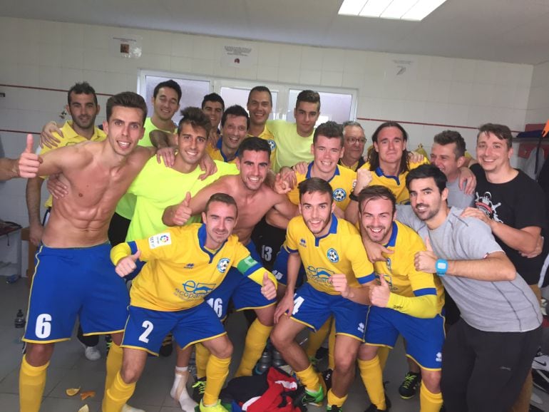 El equipo de Castillo celebra una victoria cosechada esta campaña