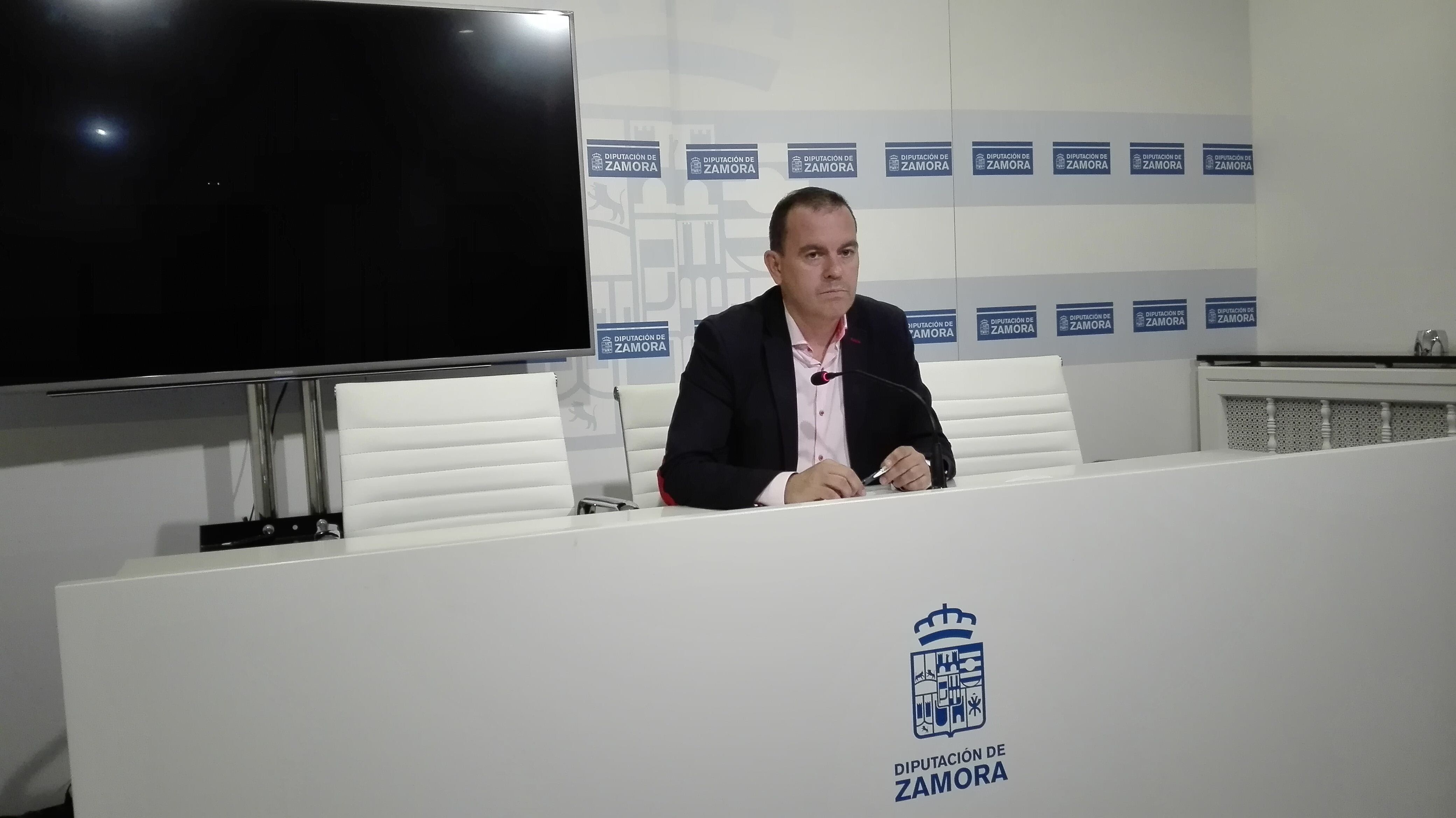 Francisco Requejo en una rueda de prensa en su etapa como Presidente de la Diputación Provincial de Zamora