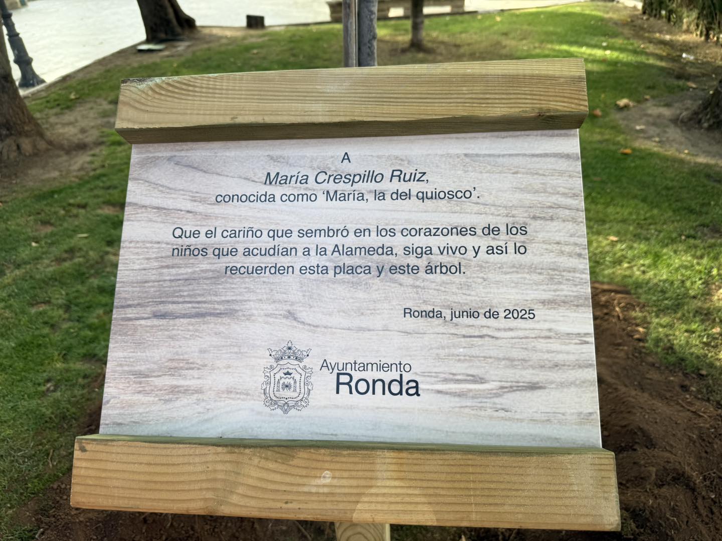 Placa conmemorativa a María Crespillo Ruiz