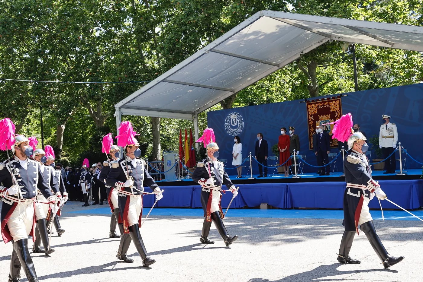 Agentes de gala de la Policía Municipal de Madrid durante un desfile en el parque de El Retiro/ Ayuntamiento de Madrid