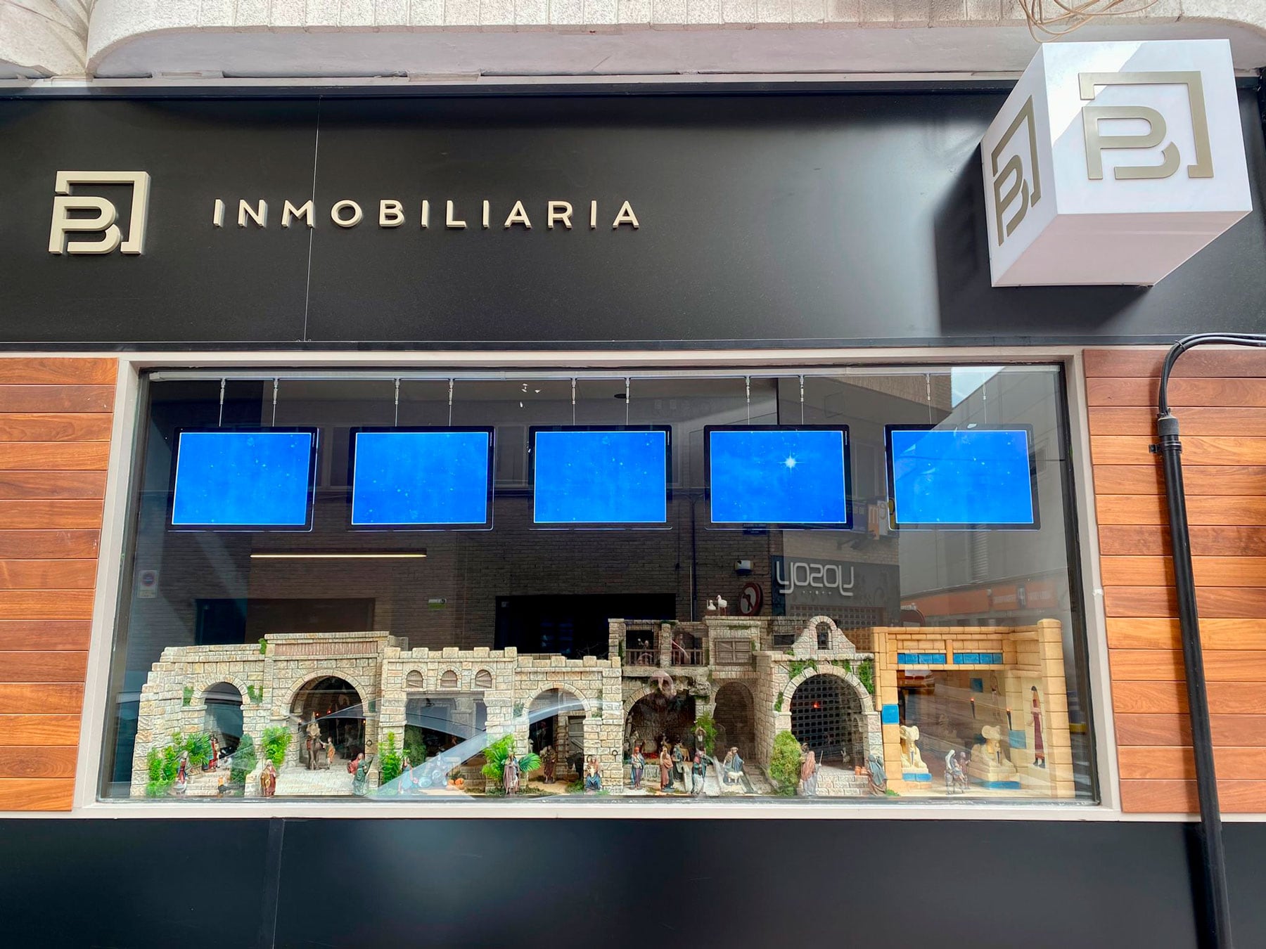 Vista general desde la calle del belén de 3 metros que se puede admirar en la Inmobiliaria Picó y Blanes