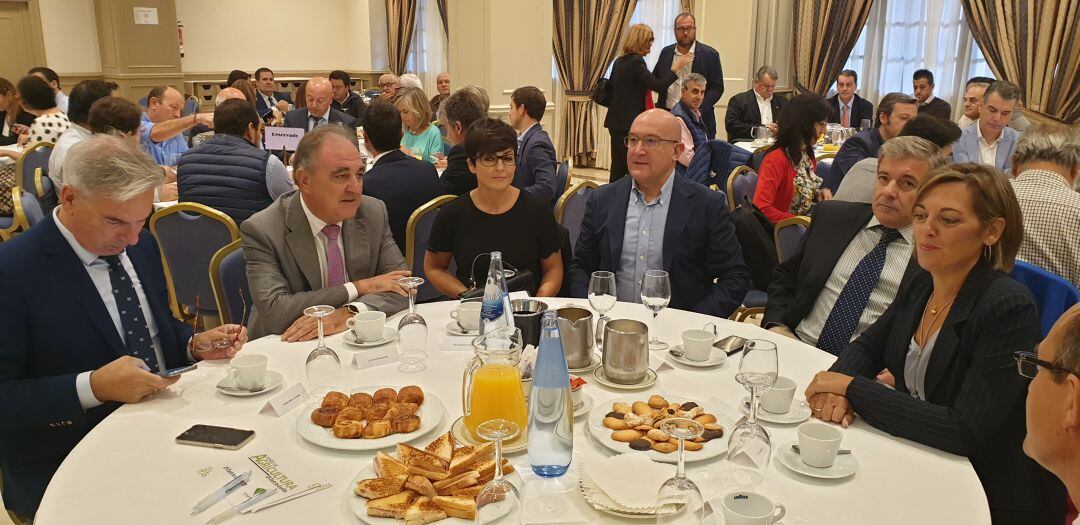 Jesús Julio Carnero, Consejero de Agricultura (cuarto por la izquierda)