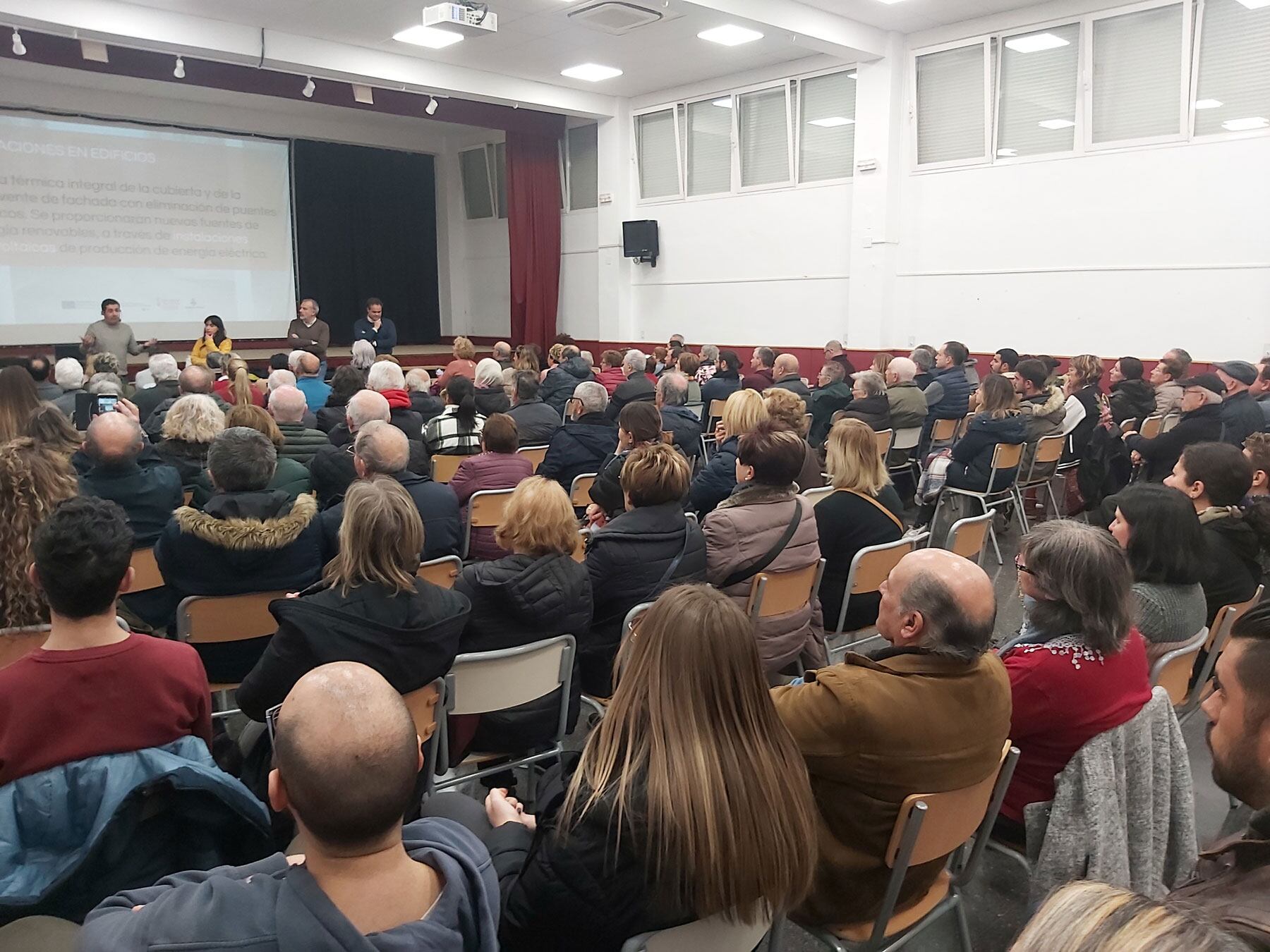 Imagen de la reunión que tuvo lugar en el instituto Cotes Baixes