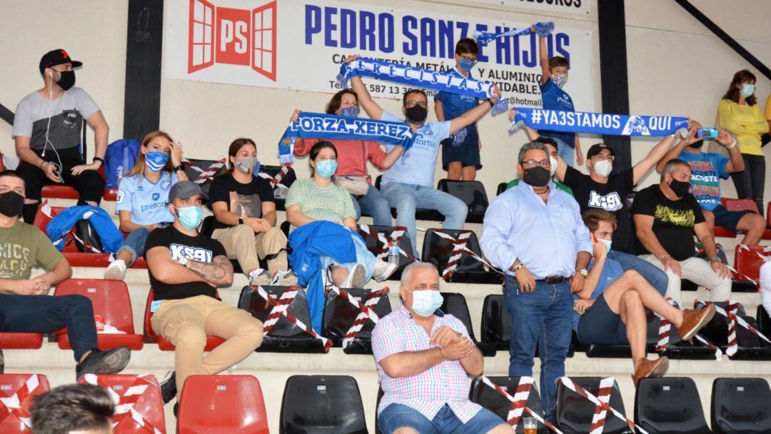 Aficionados del Xerez DFC durante un partido