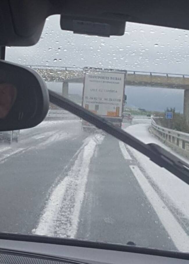 Nieva en abril en la A-67, en la zona de Amsuco e incluso en la entrada a Palencia