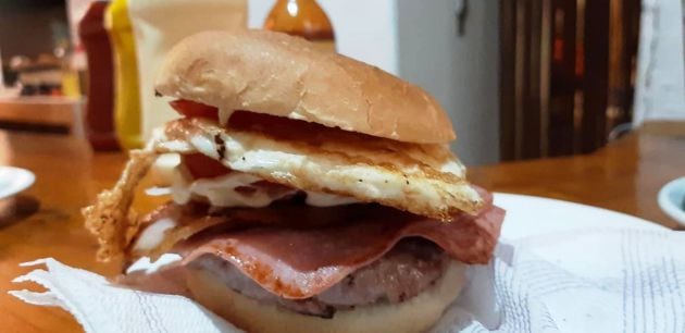 Hamburguesa completa en El Sombrero