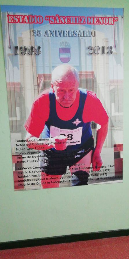 Mural que recibe a todos las personas que acceden al Estadio " Sánchez Menor " de Puertollano