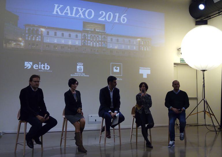 De izquierda a derecha, Berástegui, Iturbe, Goia, Rodríguez y Landa, durante la presentación del programa &#039;Kaixo 2016&#039;.