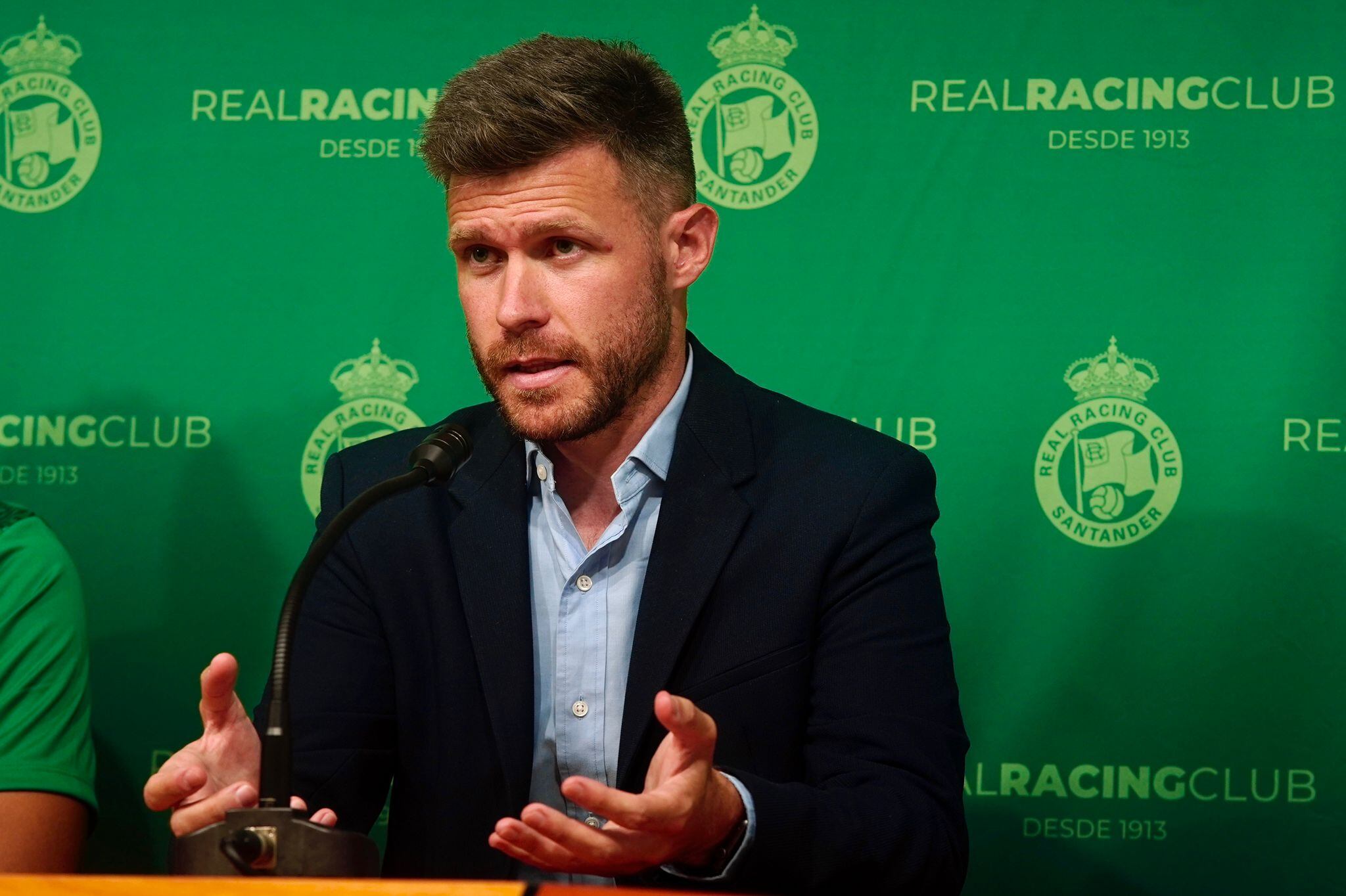 Mikel Martija, director deportivo del Racing, en sala de prensa