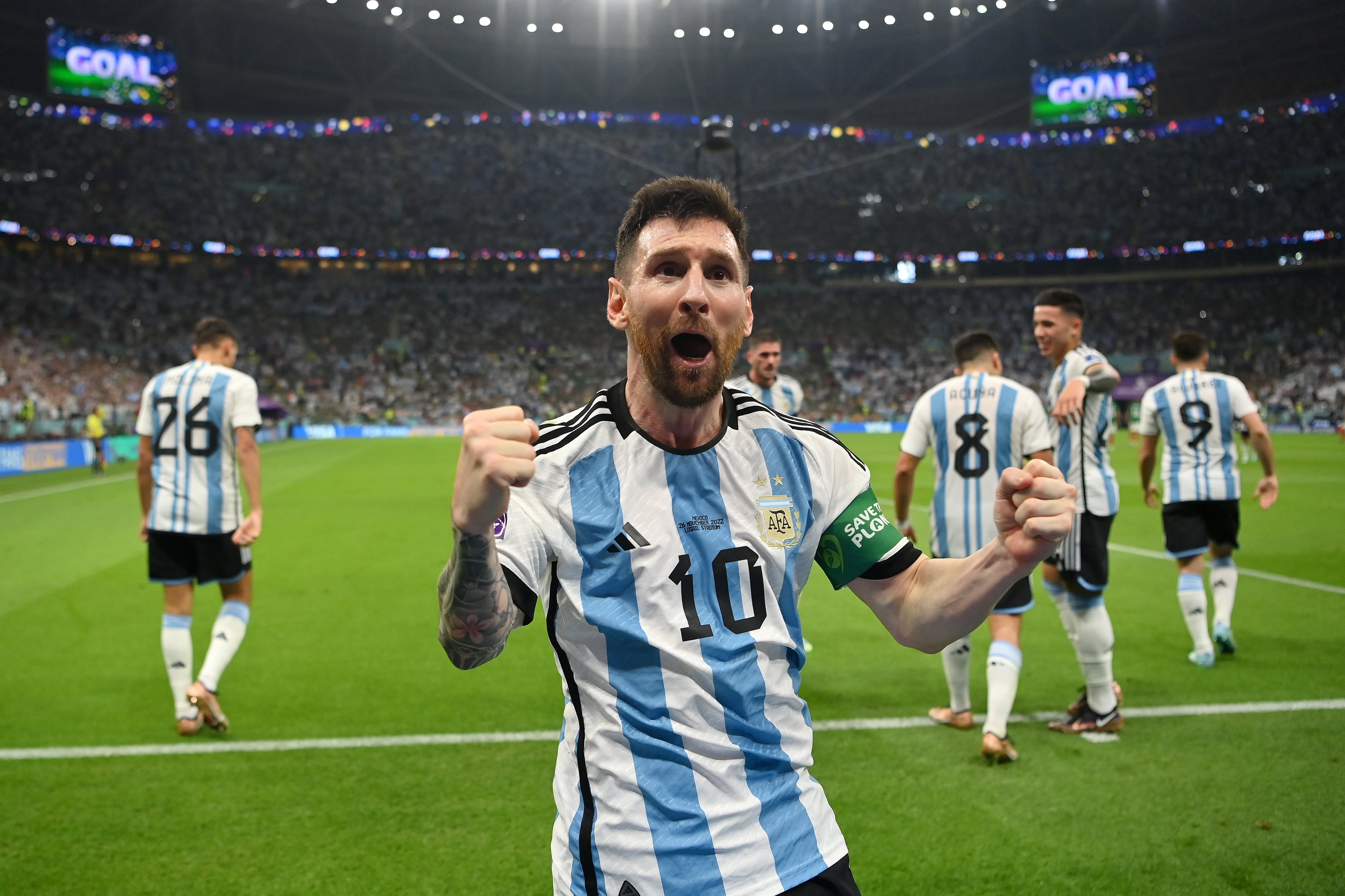 Lionel Messi celebra con rabia su gol ante México.