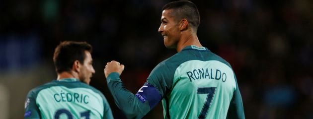 Cristiano celebra un gol con Portugal